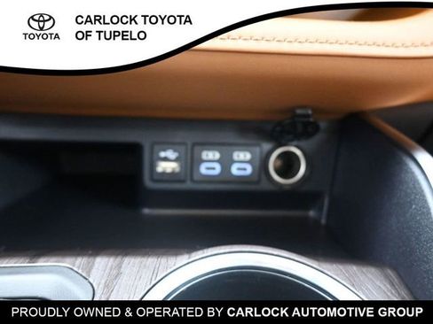 Used 2023 Toyota Highlander Platinum image 15