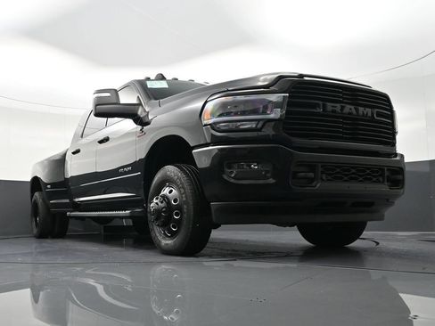 Used 2024 RAM 3500 Laramie w/ Night Edition image 32
