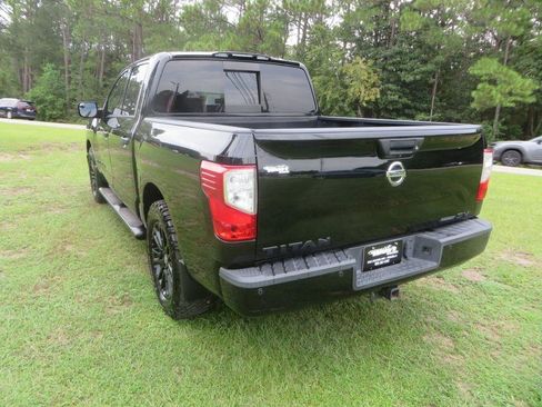 Used 2018 Nissan Titan SV w/ SV Convenience Package RWD image 8