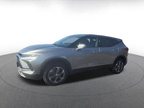 Used 2025 Chevrolet Blazer LT FWD image 8