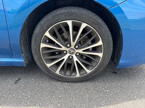 Used 2018 Toyota Camry SE w/ Moonroof Package FWD image 11