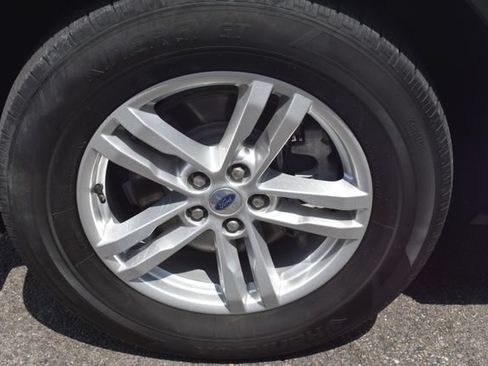 Used 2023 Ford Explorer XLT AWD/4WD image 48