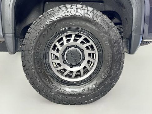 Used 2024 GMC Sierra 2500 Denali Ultimate AWD/4WD image 11