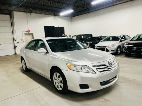 Used 2010 Toyota Camry LE image 4