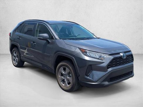 Used 2022 Toyota RAV4 LE AWD/4WD image 3