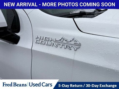 Used 2024 Chevrolet Suburban High Country w/ Premium Package image 11