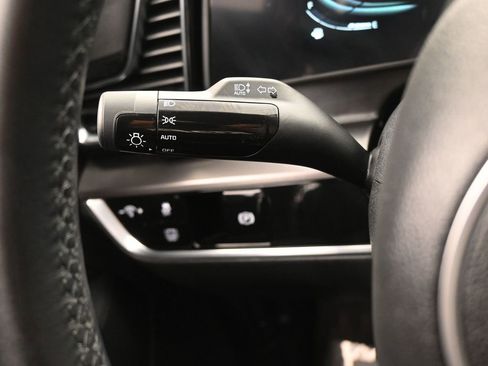 Used 2025 Kia Sportage EX image 21