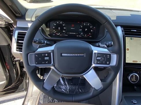 New 2025 Land Rover Discovery Dynamic SE AWD/4WD image 9