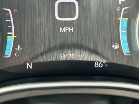 Used 2024 Chrysler Pacifica Touring-L FWD image 15