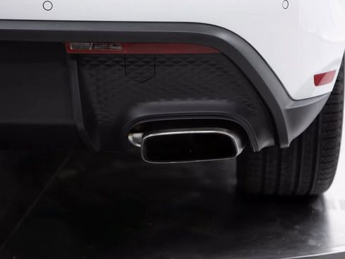 Certified 2025 Porsche Macan image 35