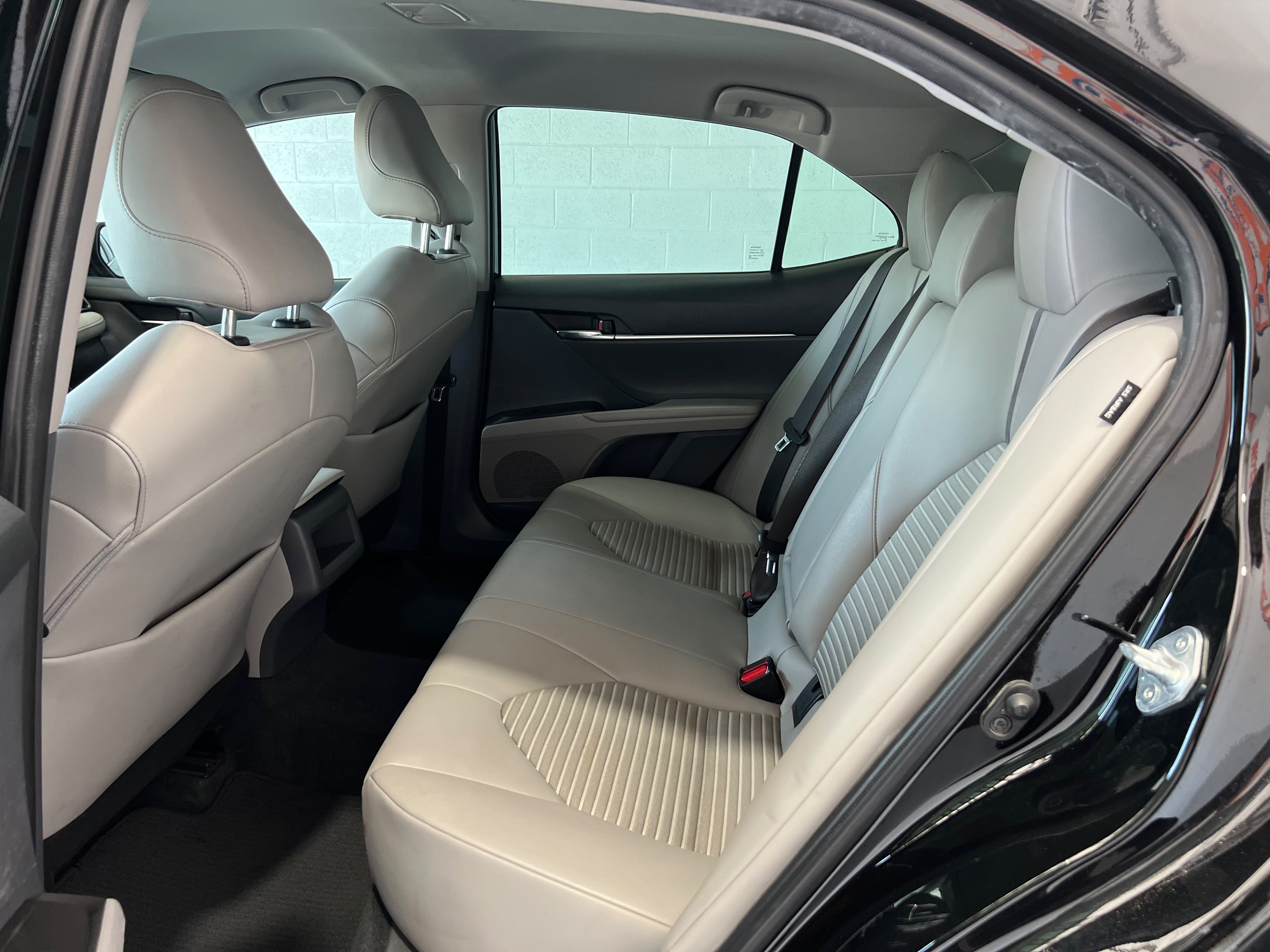 Used 2022 Toyota Camry SE w/ Carpet Mat Package (TMS) FWD image 11