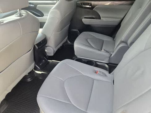 Used 2023 Toyota Highlander Limited AWD/4WD image 12
