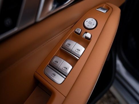 Used 2025 BMW X7 xDrive40i w/ M Sport Package image 16