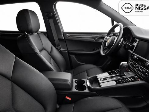 Used 2022 Porsche Macan AWD/4WD image 8