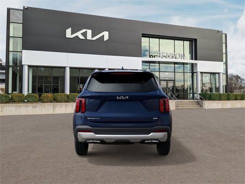 New 2025 Kia Sorento S image 6