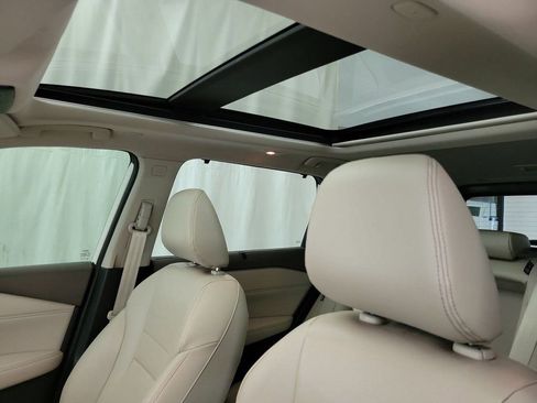 Used 2023 Nissan Rogue SL w/ SL Premium Package image 9