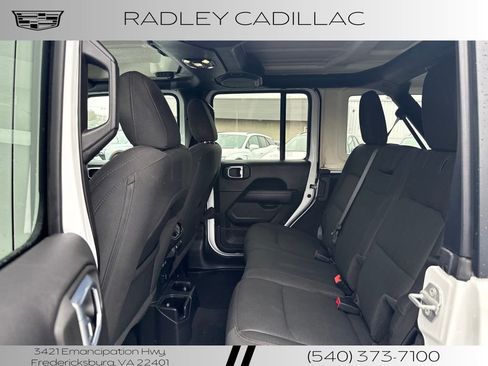 Used 2022 Jeep Wrangler Unlimited Sahara w/ Cold Weather Group AWD/4WD image 12