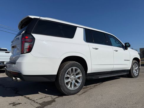 Used 2023 Chevrolet Suburban Premier image 10