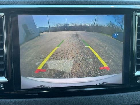 Used 2024 Chrysler Pacifica Touring-L image 24