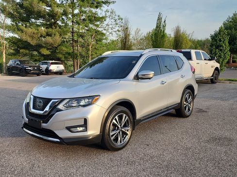 Used 2017 Nissan Rogue SL w/ SL Premium Package image 3