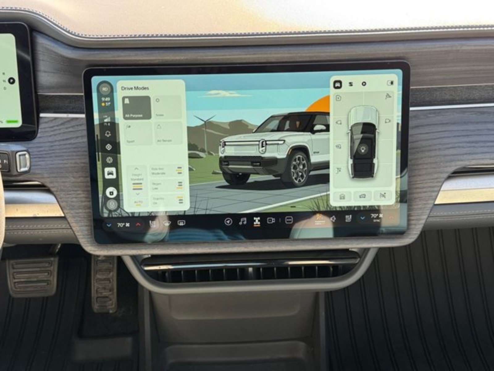 Used 2025 Rivian R1S Adventure Dual AWD/4WD image 15