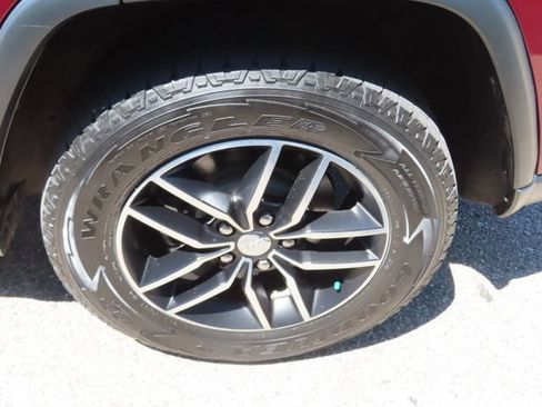 Used 2018 Jeep Grand Cherokee Trailhawk w/ Trailhawk Luxury Group AWD/4WD image 18