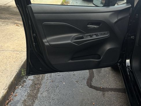 Used 2025 Nissan Versa SV FWD image 18