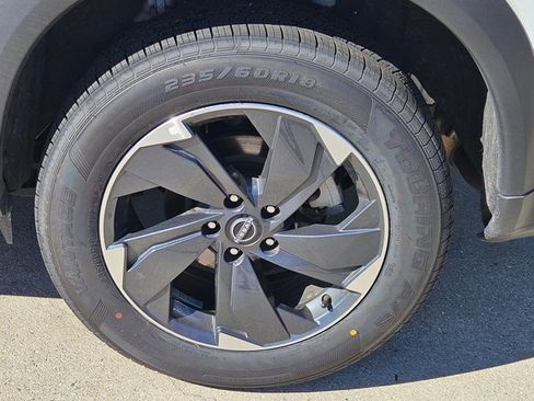 Used 2025 Nissan Rogue SV image 5