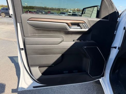 Used 2024 Chevrolet Silverado 1500 LT image 13