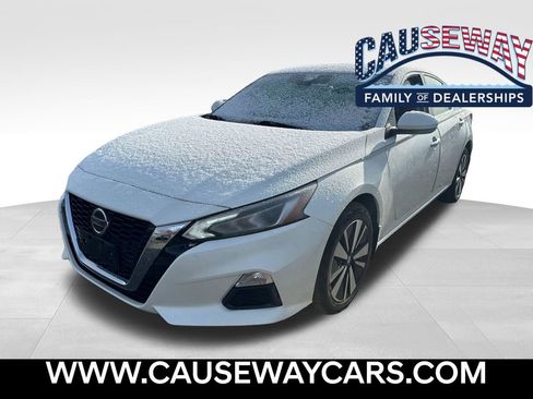 Used 2021 Nissan Altima 2.5 SV w/ SV Premium Package image 1