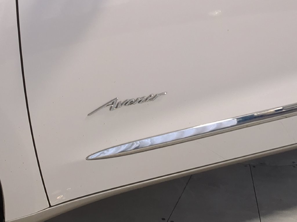 Used 2018 Buick Enclave Avenir w/ Avenir Technology Package AWD/4WD image 13