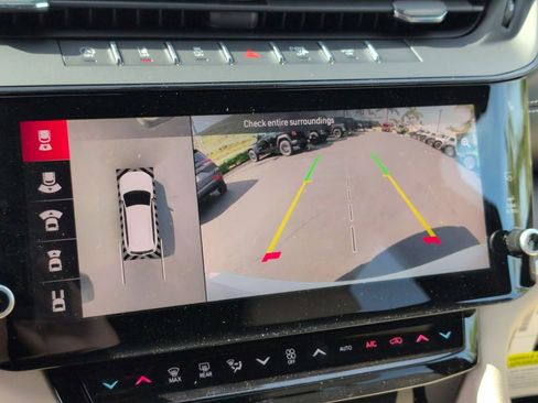 New 2026 Jeep Grand Cherokee Limited w/ Luxury Tech Group II RWD image 19