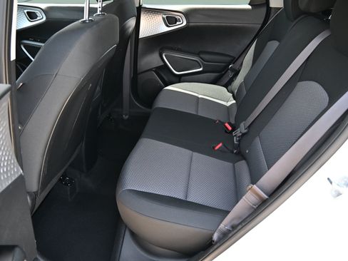 Used 2025 Kia Soul LX w/ LX Technology Package FWD image 14