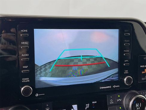 Certified 2021 Toyota Highlander XLE image 13