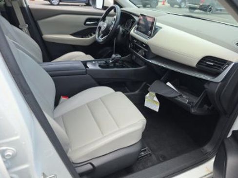 Used 2023 Nissan Rogue SV w/ SV Premium B Package FWD image 13