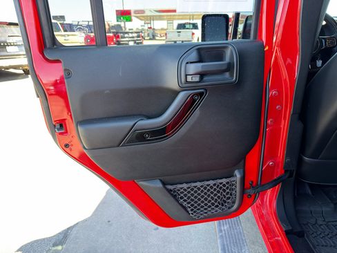 Used 2017 Jeep Wrangler Unlimited Sahara image 13