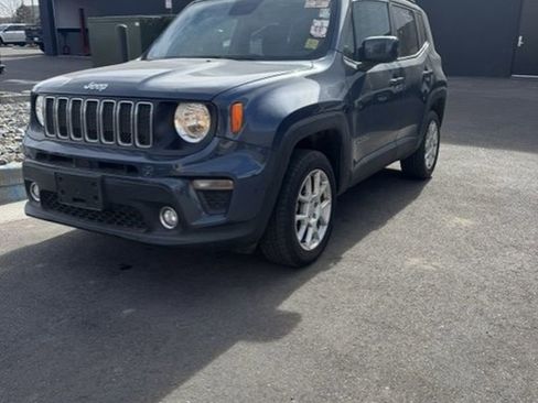 Used 2020 Jeep Renegade Latitude w/ Cold Weather Group image 19