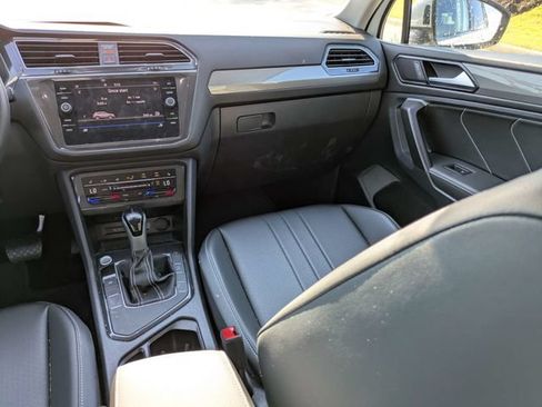 Used 2024 Volkswagen Tiguan SE FWD image 18