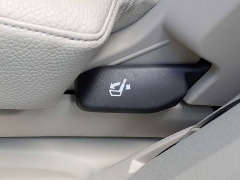 Certified 2024 Volvo XC90 T8 Plus AWD/4WD image 17