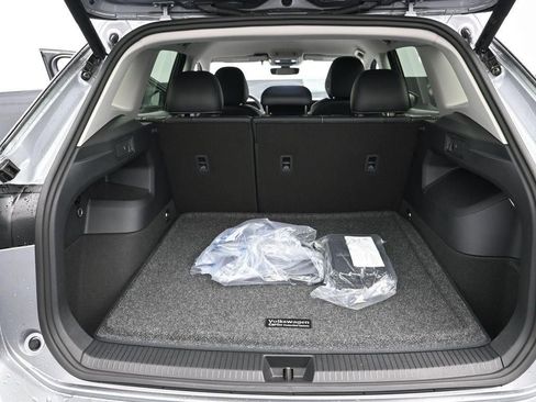 New 2026 Volkswagen Tiguan SE FWD image 10