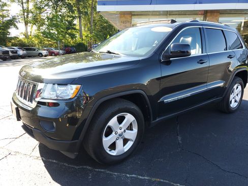 Used 2013 Jeep Grand Cherokee Laredo image 2