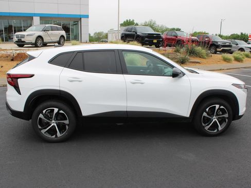 Used 2024 Chevrolet Trax RS w/ Driver Confidence Package FWD image 9