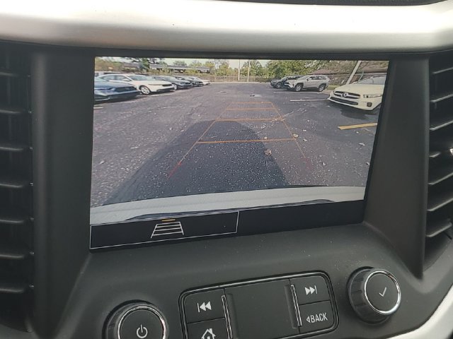 Used 2022 GMC Acadia SLE w/ Driver Convenience Package FWD image 27