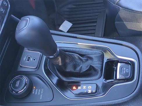 Used 2021 Jeep Cherokee Limited image 25