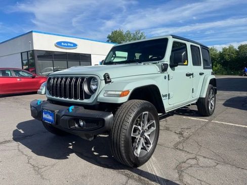 Used 2024 Jeep Wrangler Unlimited w/ Convenience Group AWD/4WD image 6