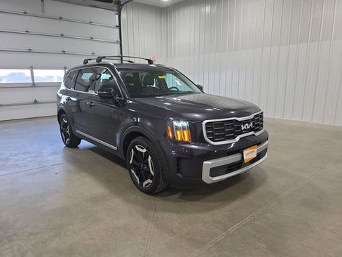 Used 2025 Kia Telluride S AWD/4WD image 2