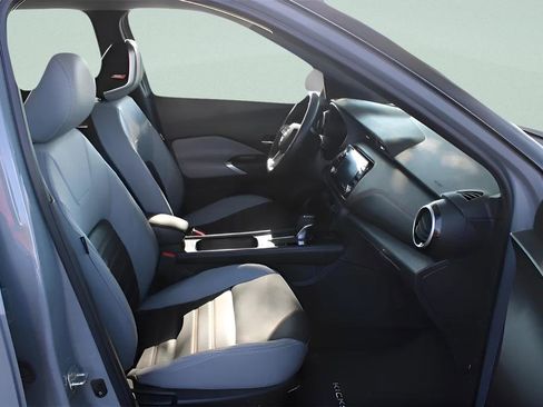 Used 2024 Nissan Kicks SR w/ SR Premium Package image 30