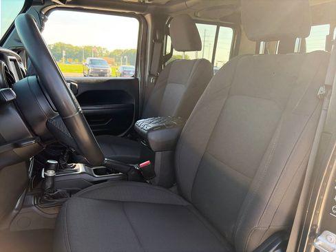 Used 2023 Jeep Gladiator Sport AWD/4WD image 17