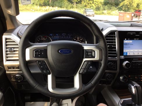 Used 2016 Ford F150 Lariat w/ Equipment Group 502A Luxury AWD/4WD image 17