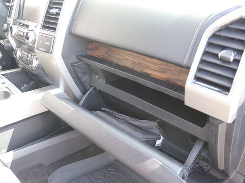 Used 2019 Ford F150 Lariat w/ Equipment Group 502A Luxury AWD/4WD image 44